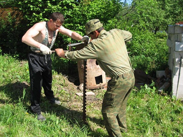 skvazhinu-mozhno-proburit-vruchnuyu-shnekovyim-burom.jpg