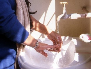 Дерматологические проблемы могут быть следствием пользования ржавой водой