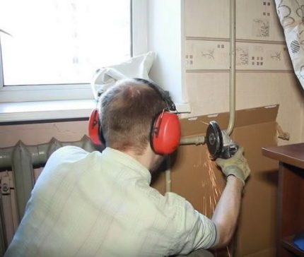 Демонтаж старых батарей