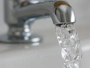 Подача воды из крана рывками Подача воды рывками