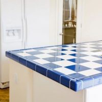 Столешница из плитки на кухню своими руками - как сделать столешницу для кухни из плитки: фото
