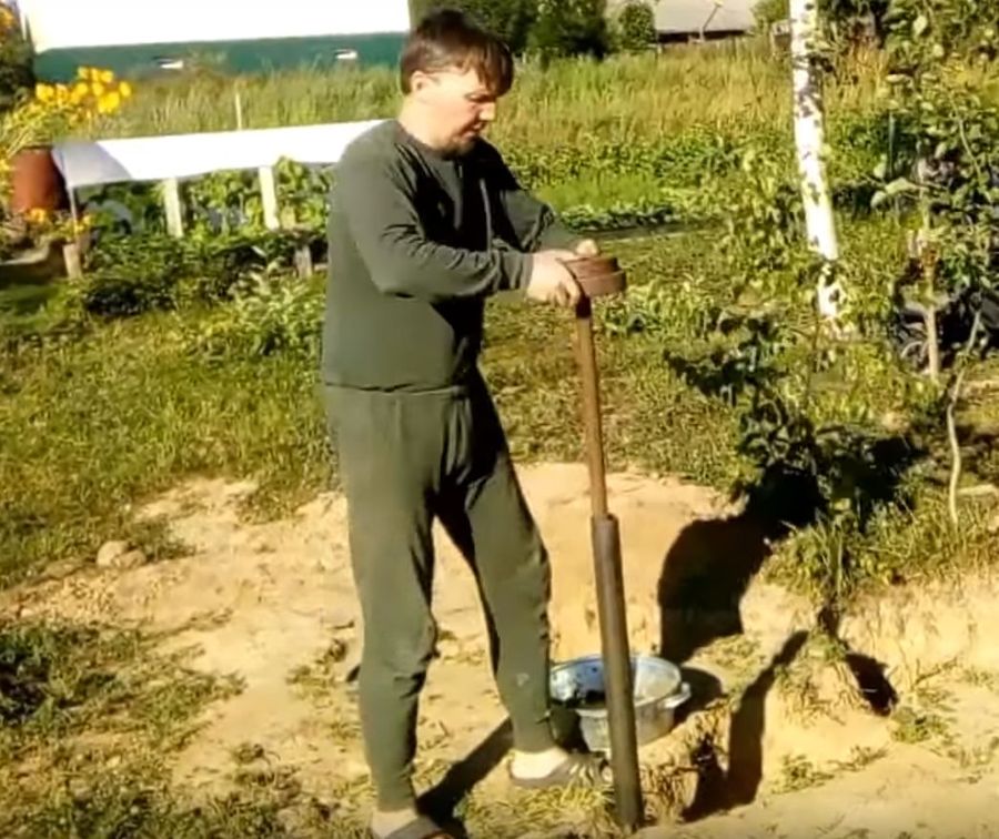 Забивка абиссинской скважины.