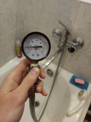 измерение давления воды в кране