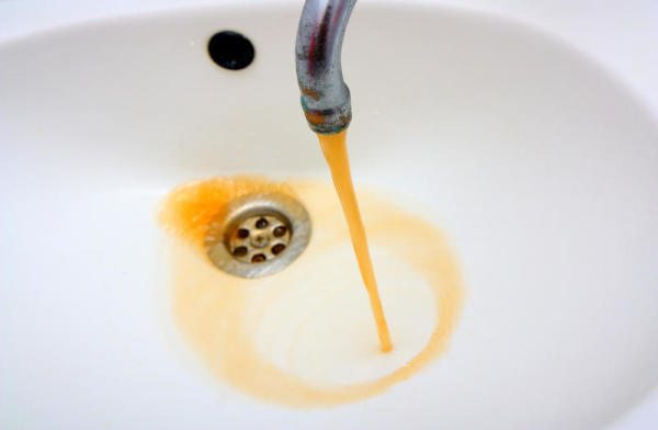 Грязная вода из скважины Грязная вода из скважины